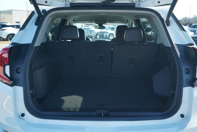 Used 2023 GMC Terrain SLT image 17