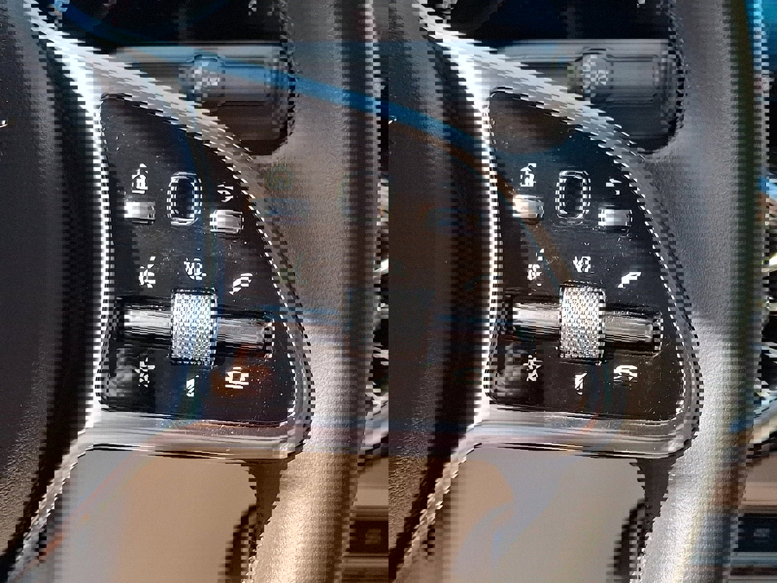 Used 2023 Mercedes-Benz EQB 300 4MATIC image 22