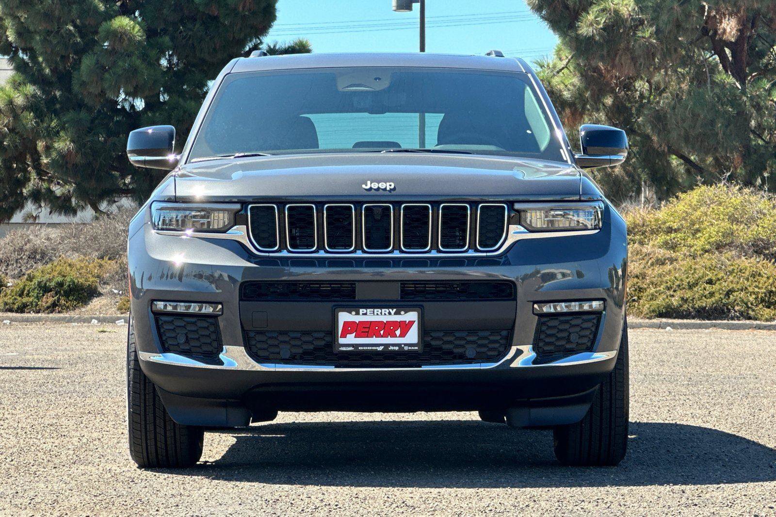 New 2025 Jeep Grand Cherokee L Limited w/ Luxury Tech Group II image 2