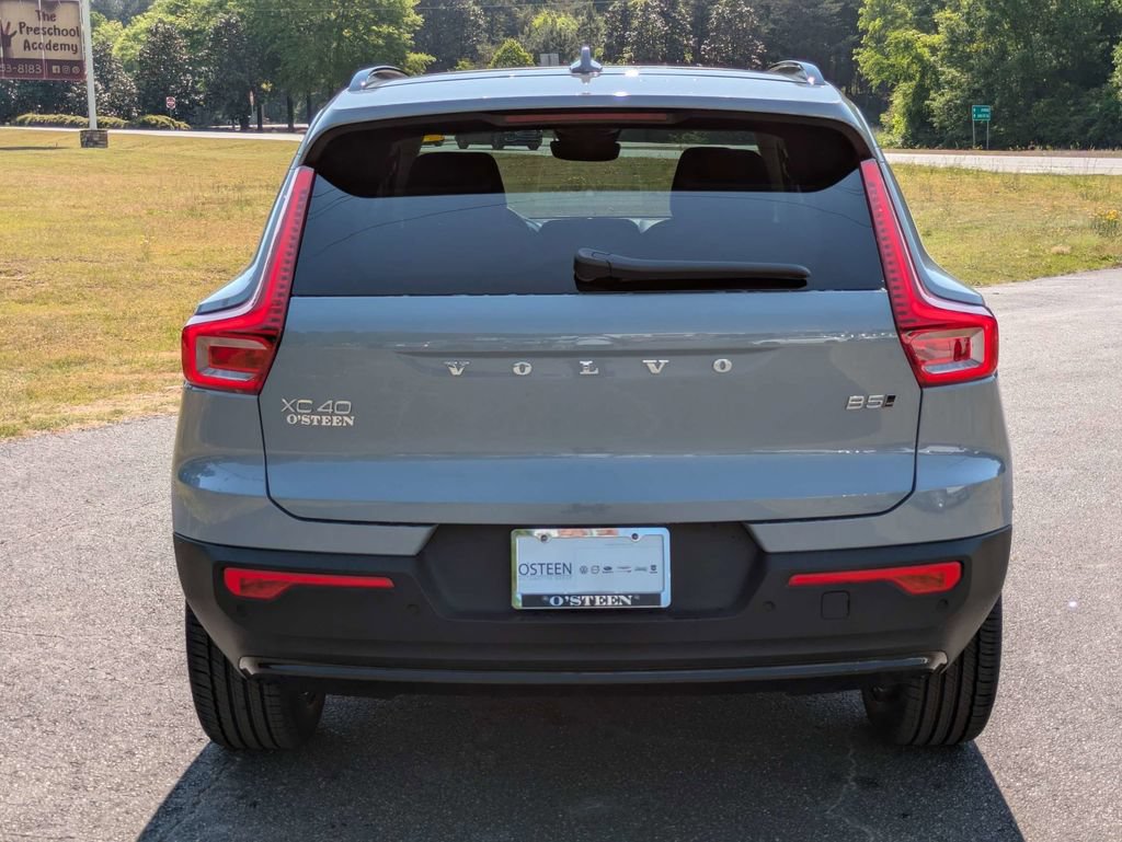 New 2026 Volvo XC40 B5 Core AWD/4WD image 5
