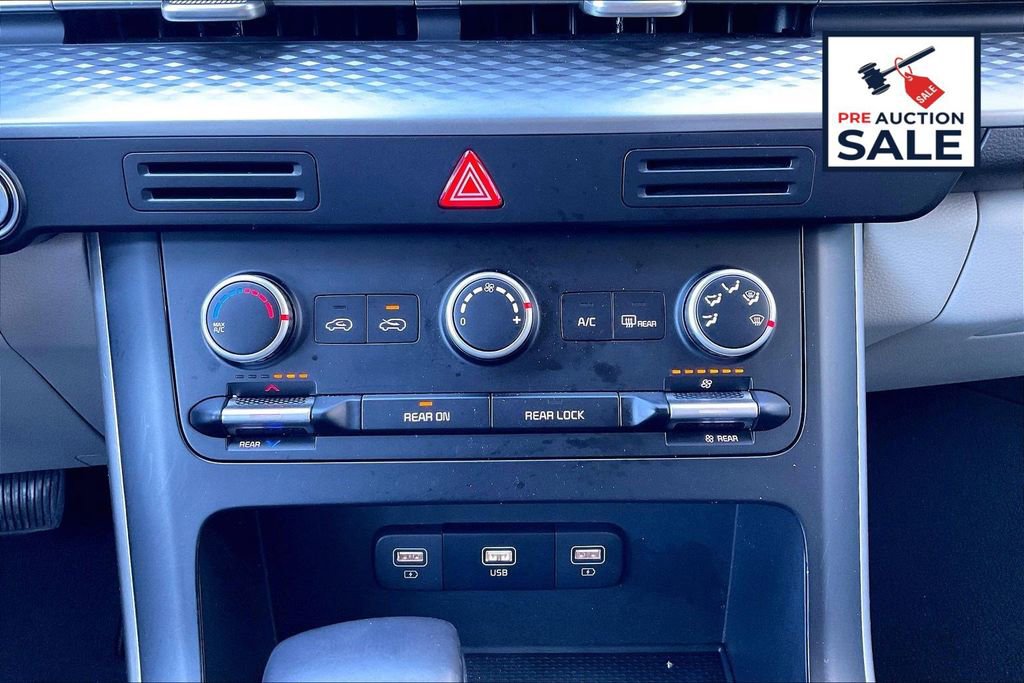 Used 2024 Kia Carnival LX image 31