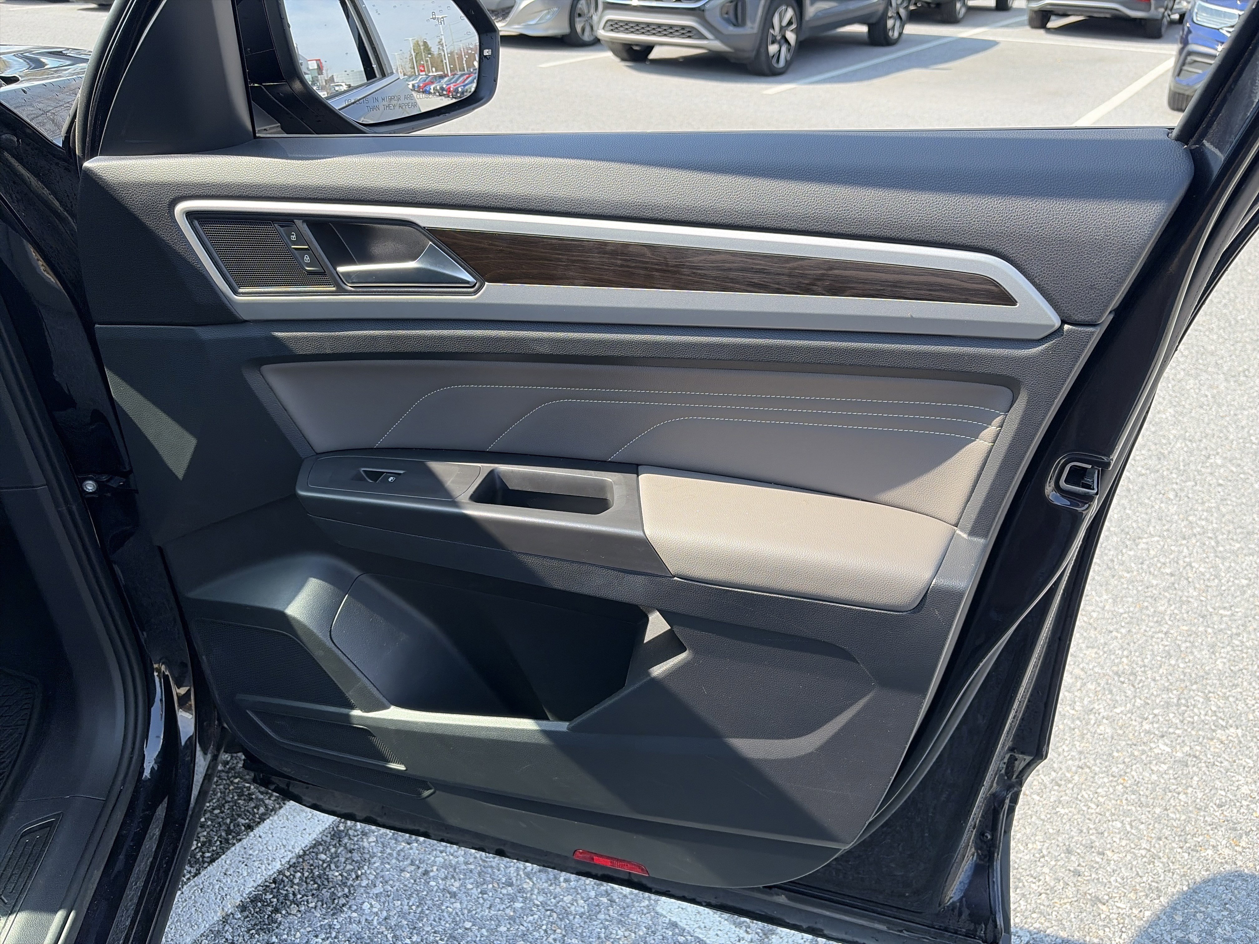 Used 2023 Volkswagen Atlas SE image 34