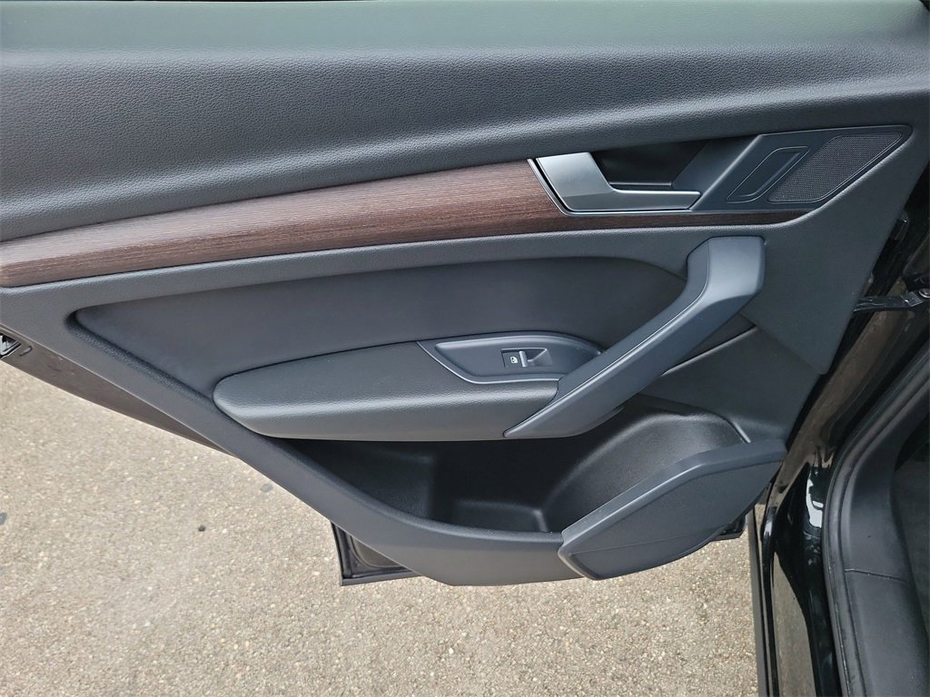 Used 2022 Audi Q5 2.0T Premium w/ Convenience Package image 11