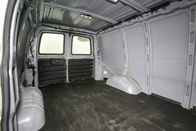 Used 2022 Chevrolet Express 2500 image 18