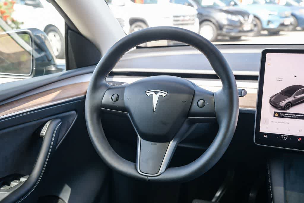 Used 2024 Tesla Model Y 2WD image 13