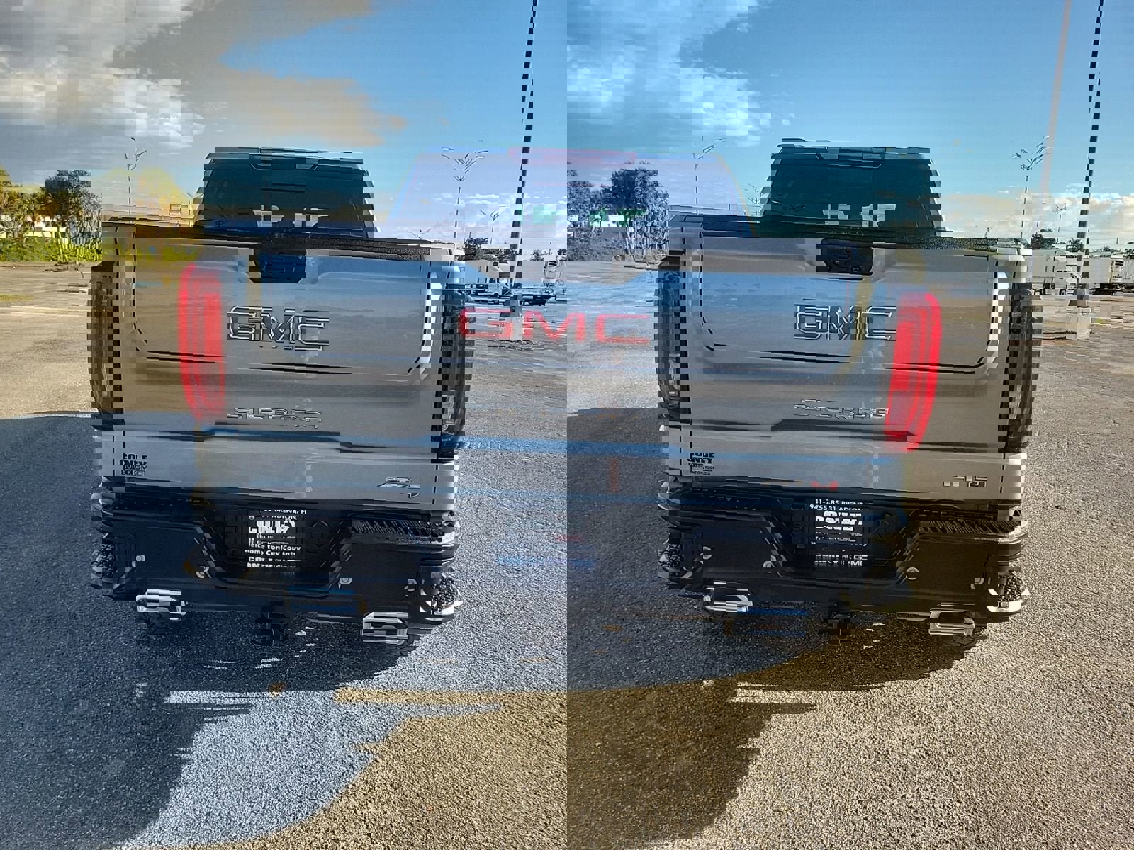 Used 2024 GMC Sierra 1500 AT4 w/ AT4 Preferred Package image 11