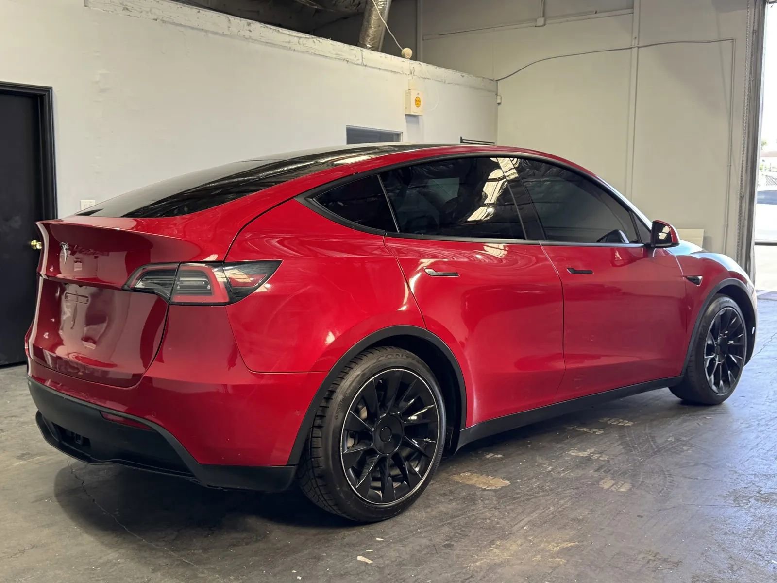 Used 2021 Tesla Model Y Long Range image 4