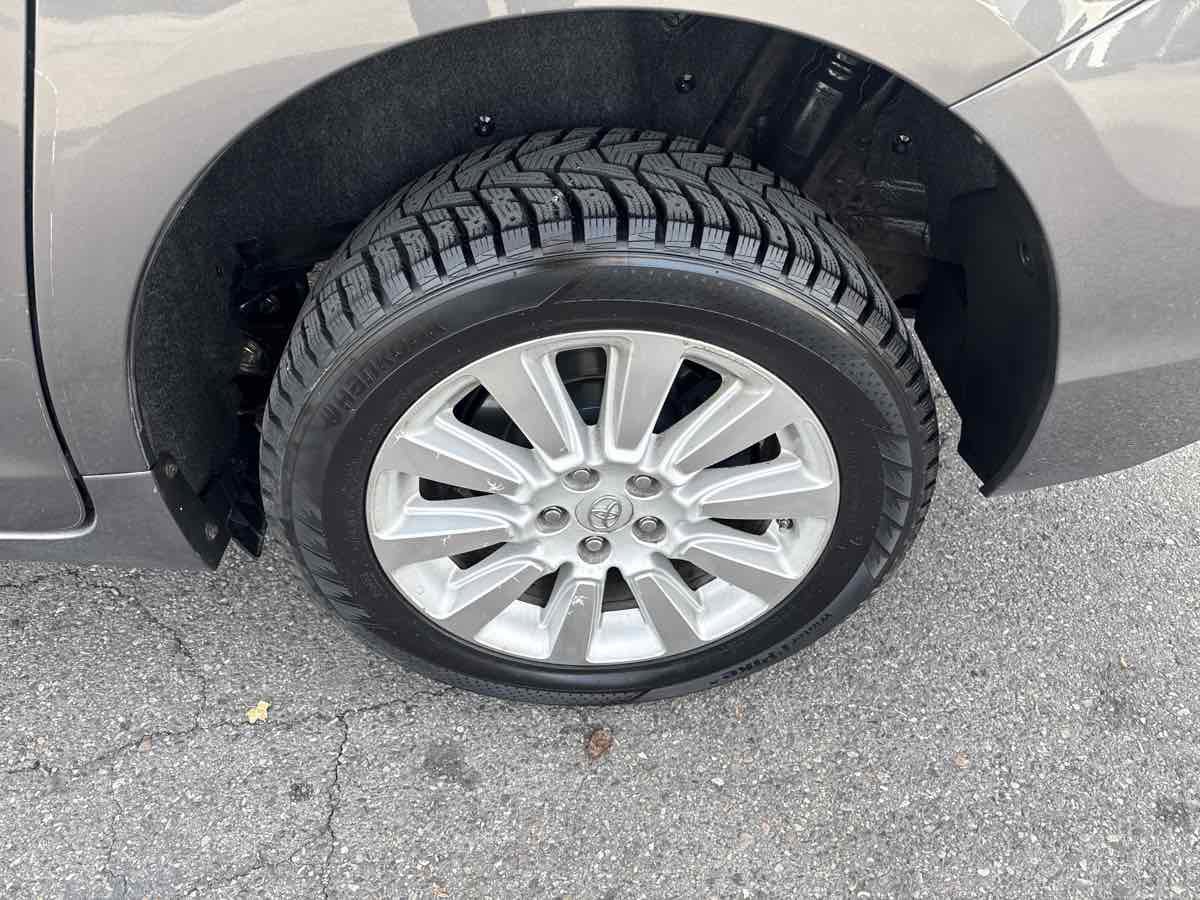 Used 2015 Toyota Sienna XLE image 10