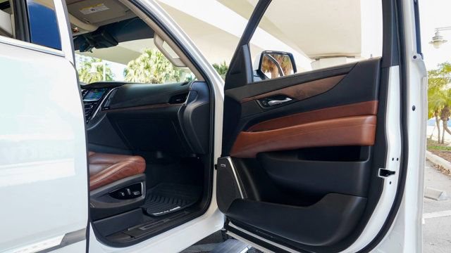 Used 2019 Cadillac Escalade ESV Premium Luxury image 74