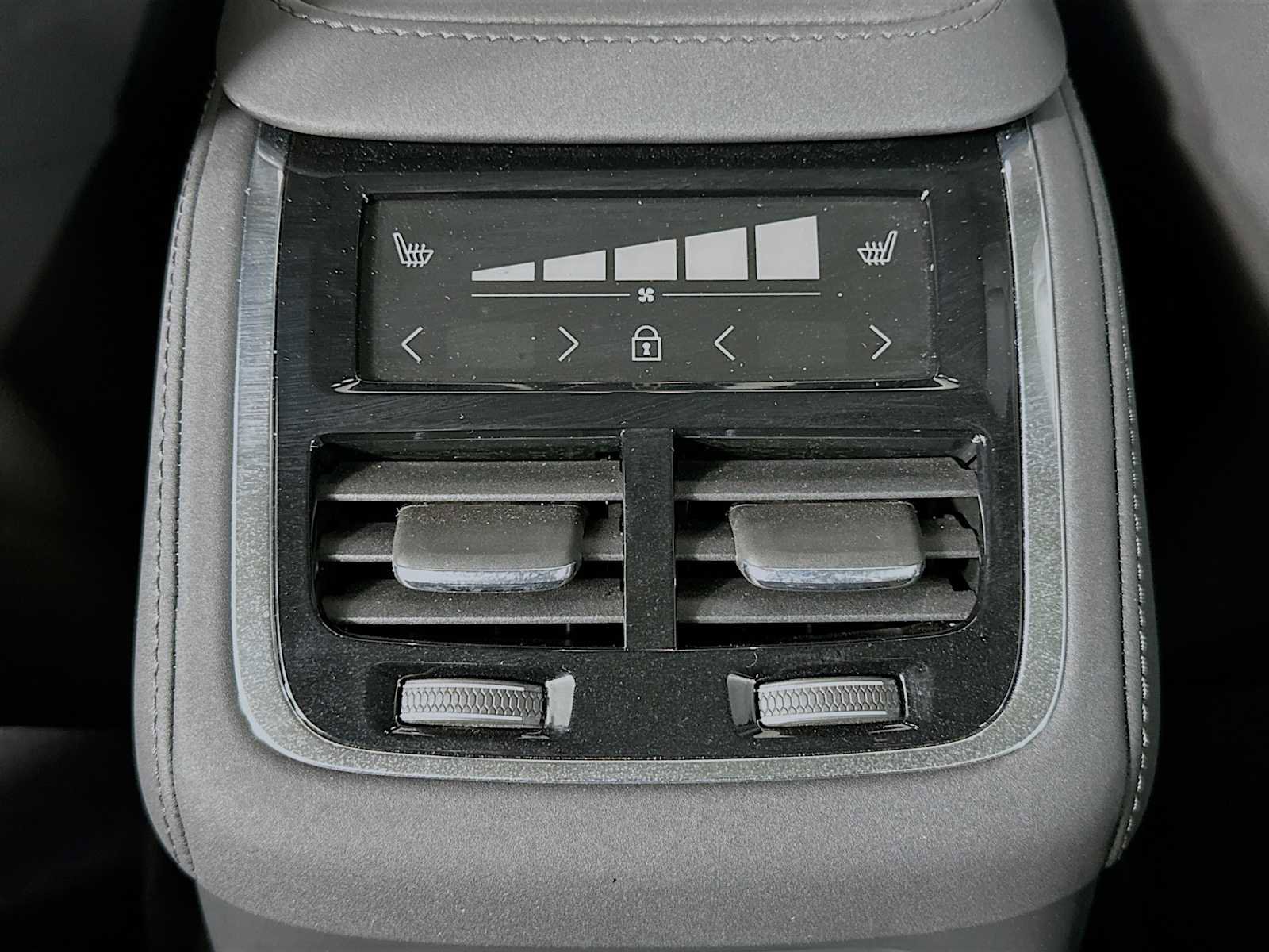 Used 2025 Volvo XC90 T8 Plus w/ Protection Package Premier image 24