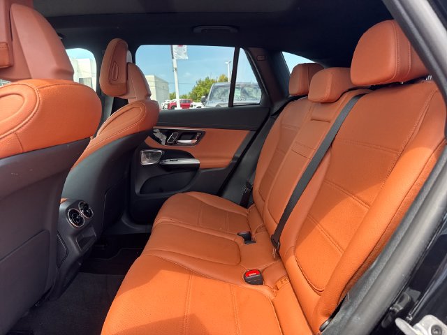 Used 2023 Mercedes-Benz GLC 300 4MATIC image 11