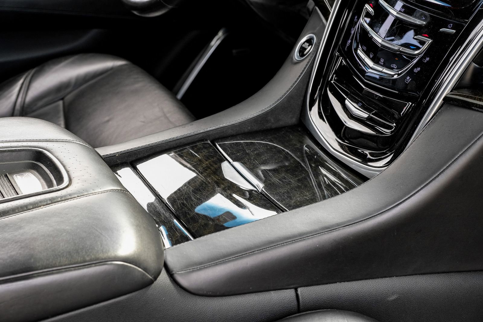 Used 2019 Cadillac Escalade ESV Platinum image 22