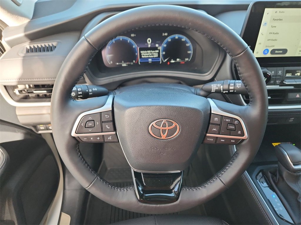 Used 2025 Toyota Grand Highlander AWD image 13