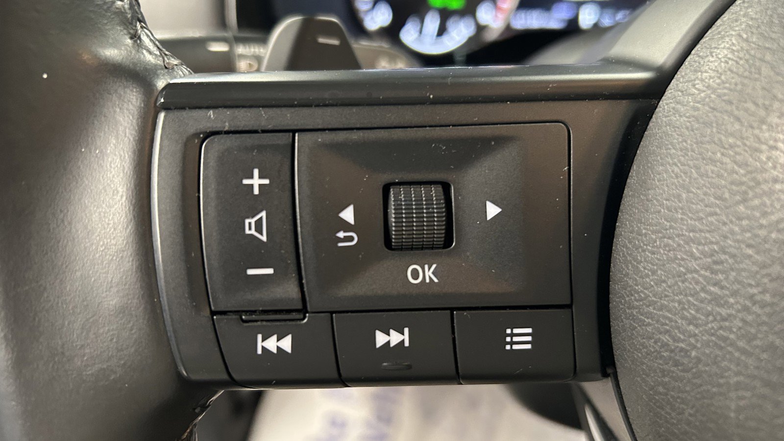 Used 2025 Nissan Pathfinder SV image 20