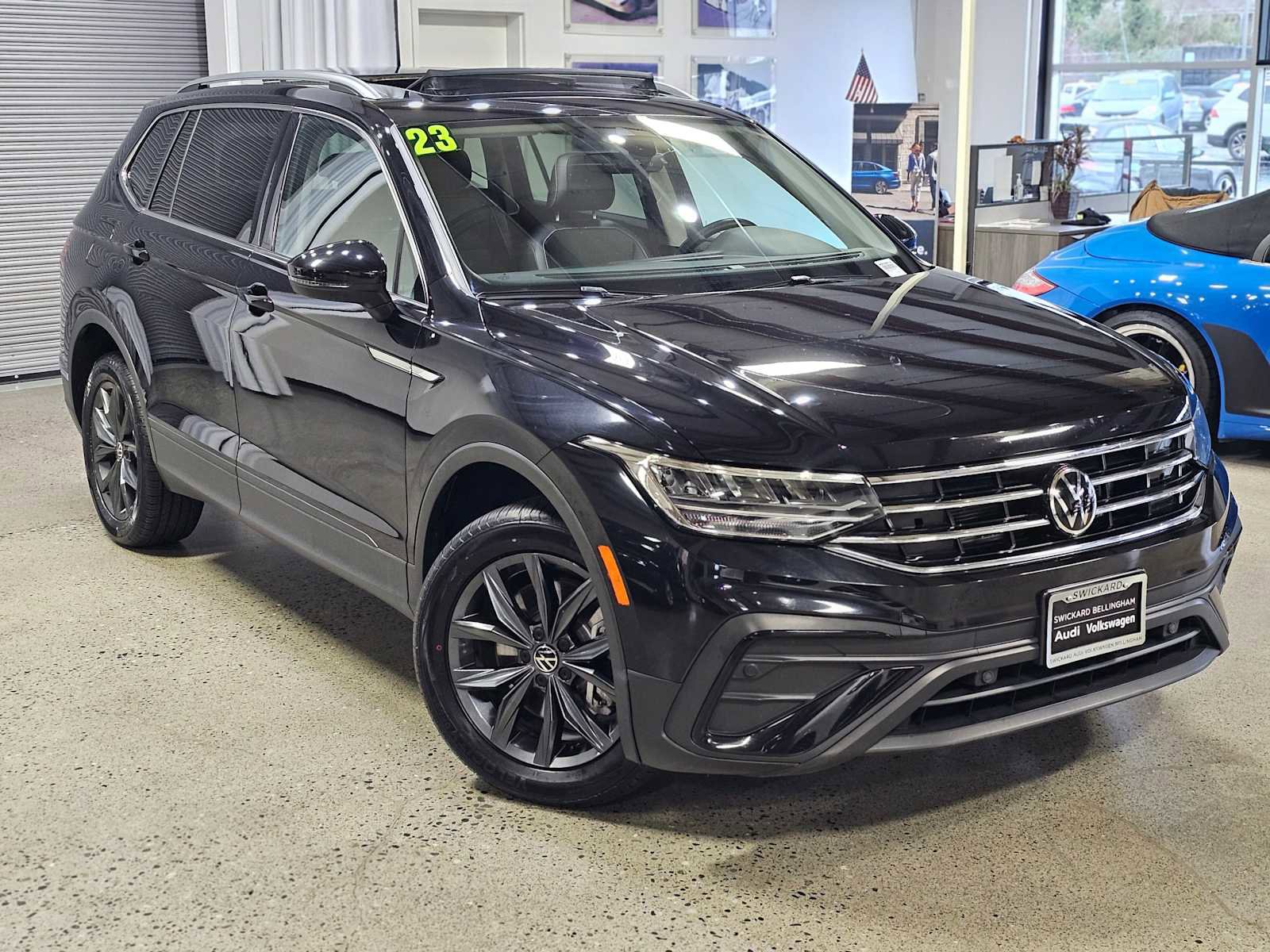 Used 2023 Volkswagen Tiguan SE w/ Panoramic Sunroof Package image 5