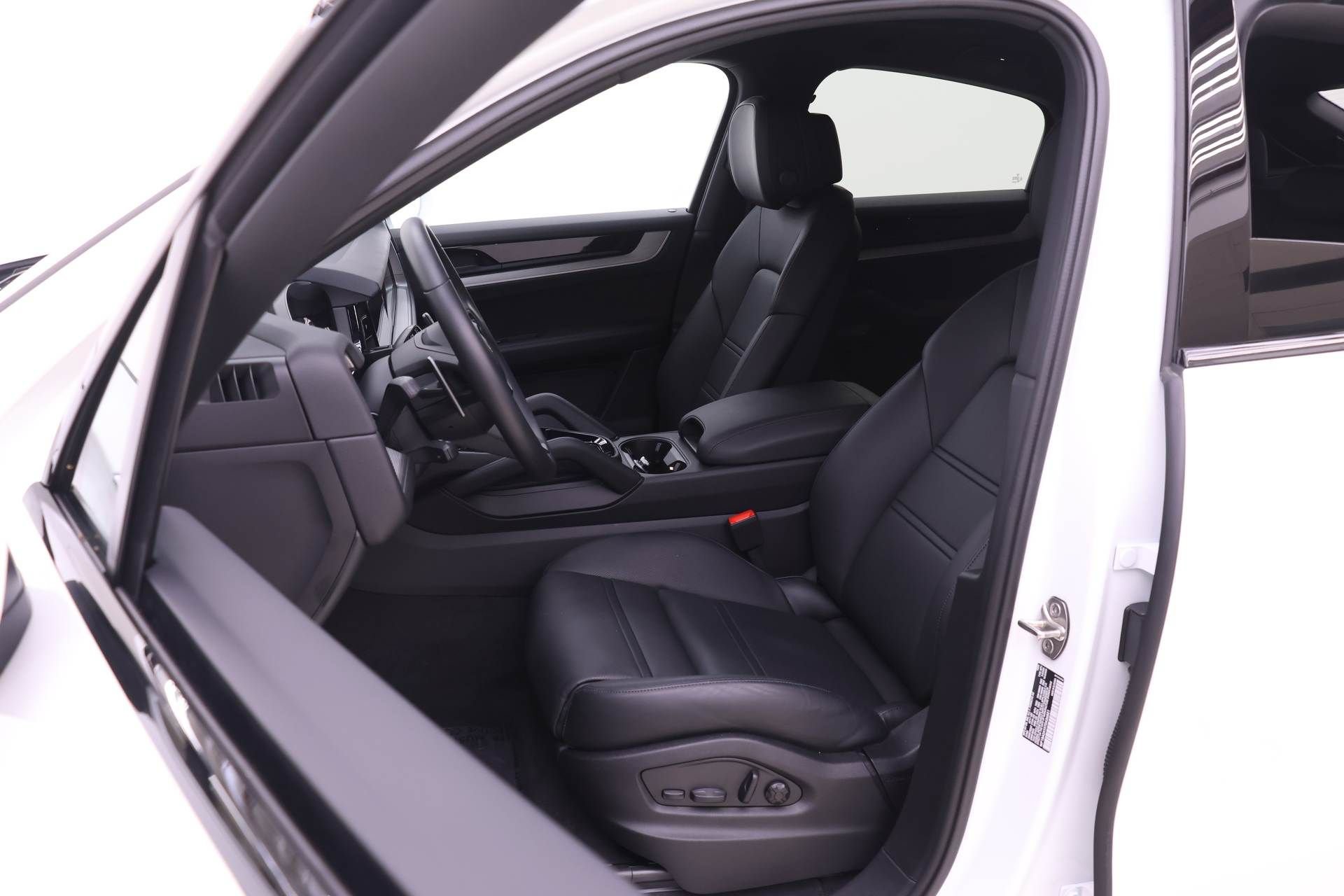 Used 2026 Porsche Cayenne Coupe AWD/4WD image 5