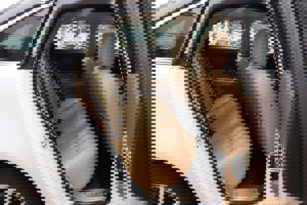 Used 2014 Jaguar XJ image 32