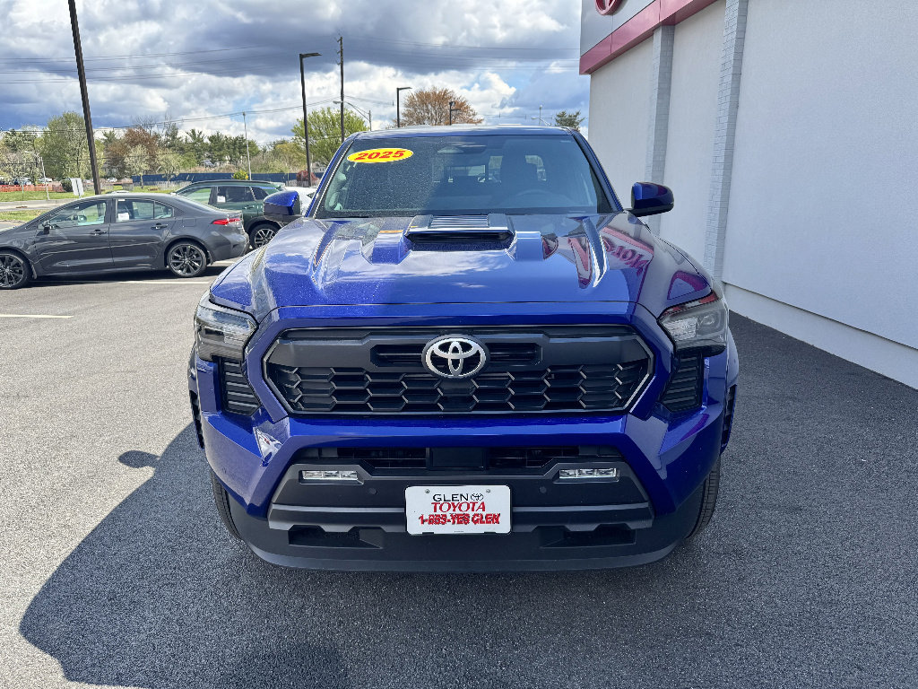 Used 2025 Toyota Tacoma TRD Sport AWD/4WD image 3