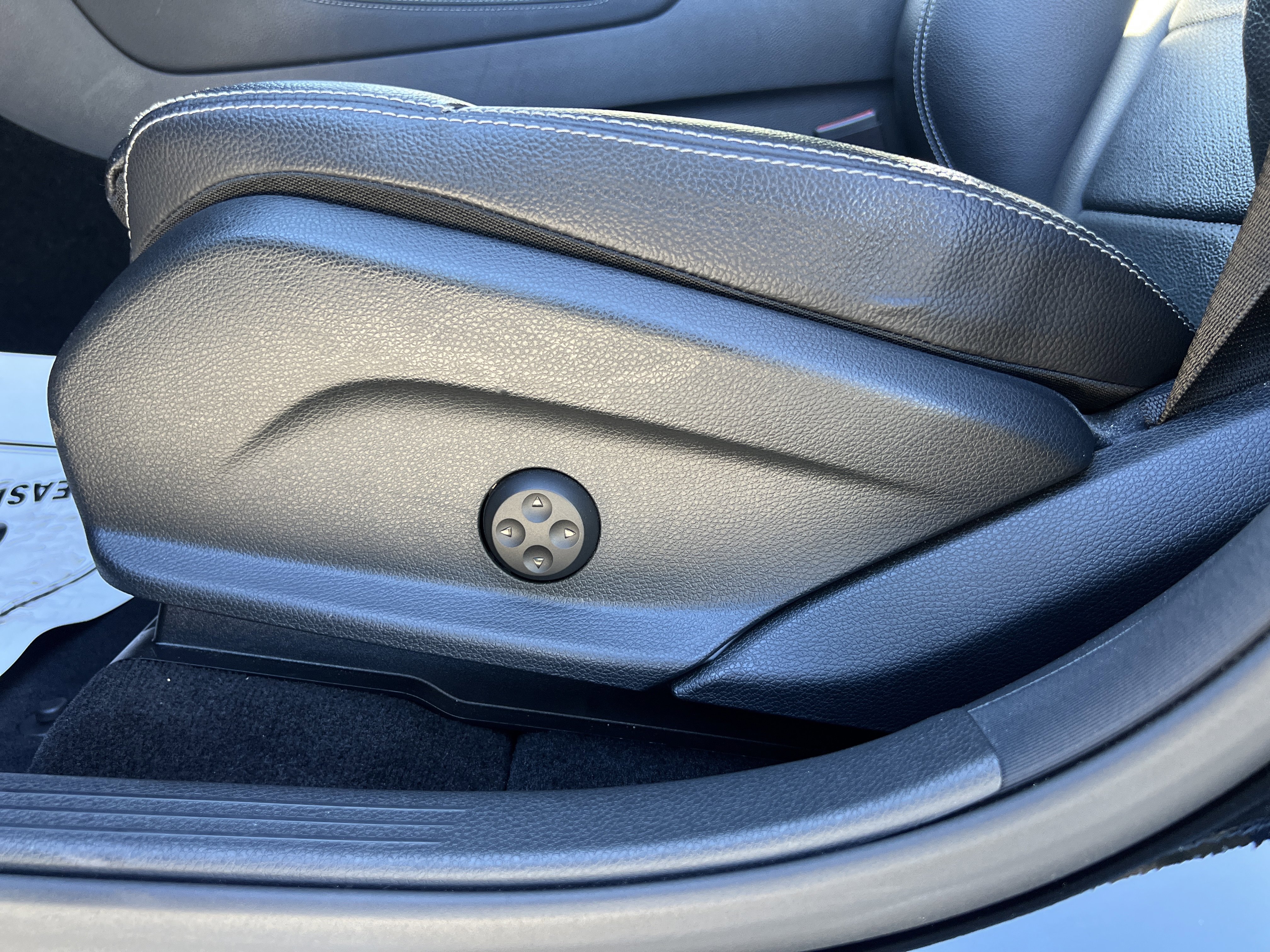 Used 2019 Mercedes-Benz GLC 300 4MATIC Coupe image 12