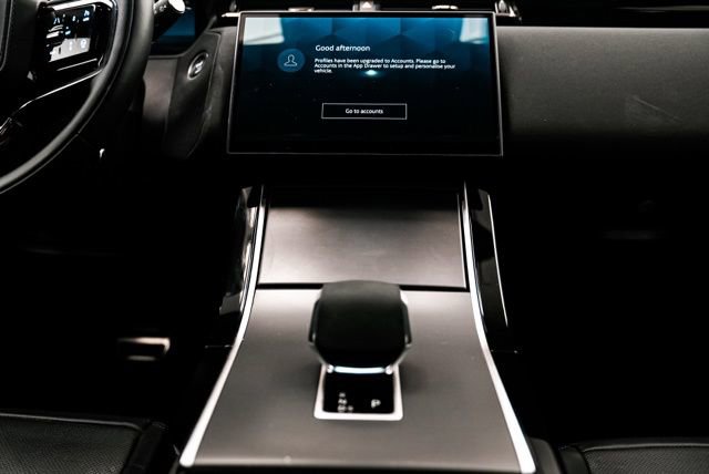 Used 2025 Land Rover Range Rover Velar Dynamic SE image 18