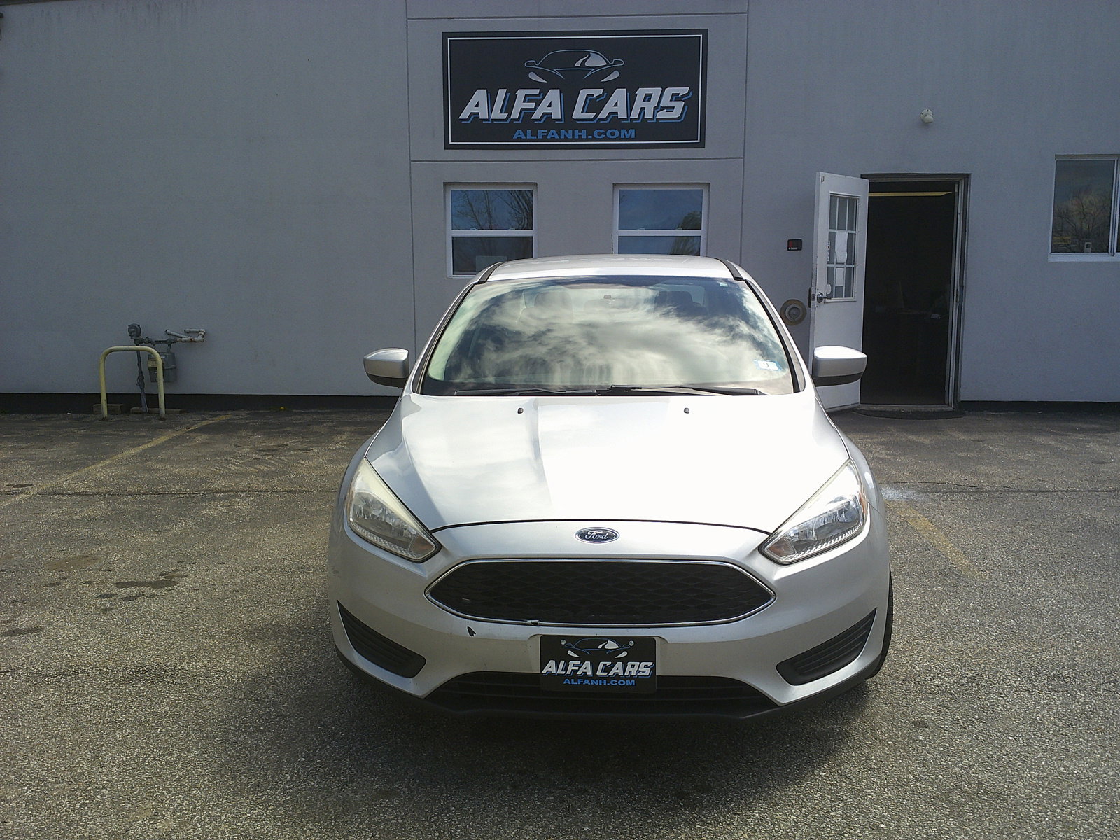Used 2018 Ford Focus SE FWD image 2