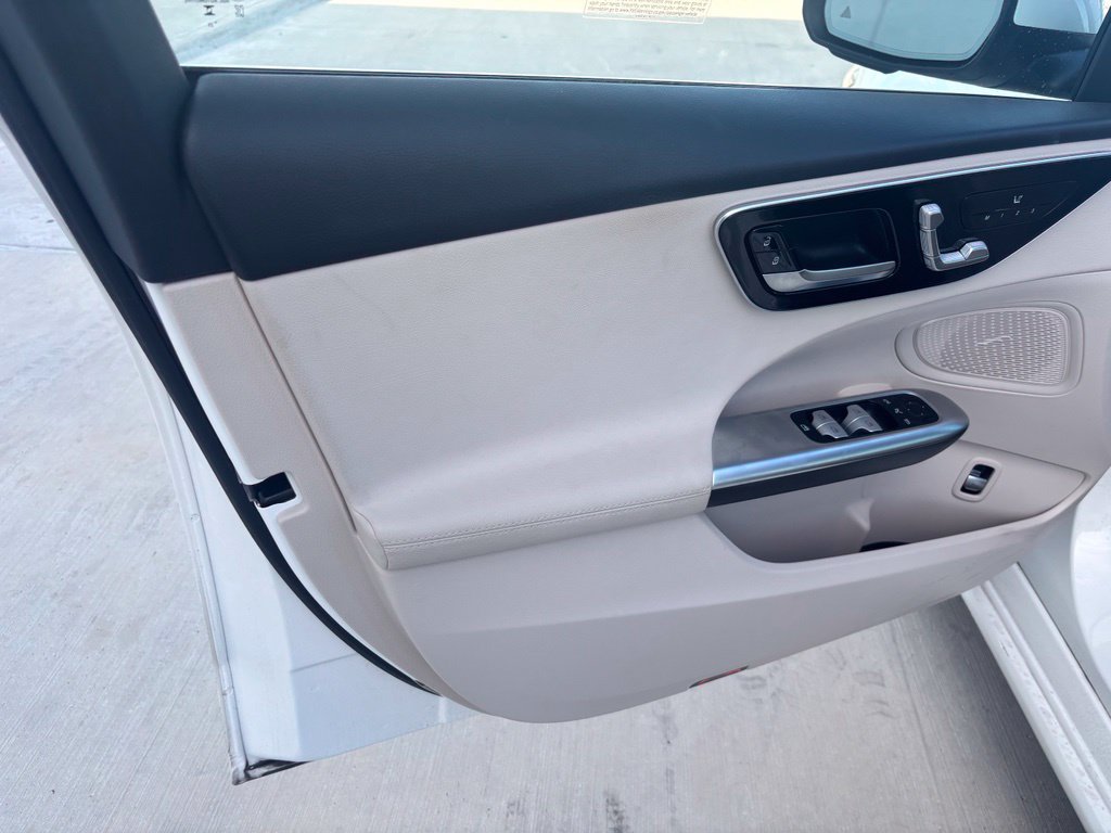 Used 2024 Mercedes-Benz C 300 Sedan image 9
