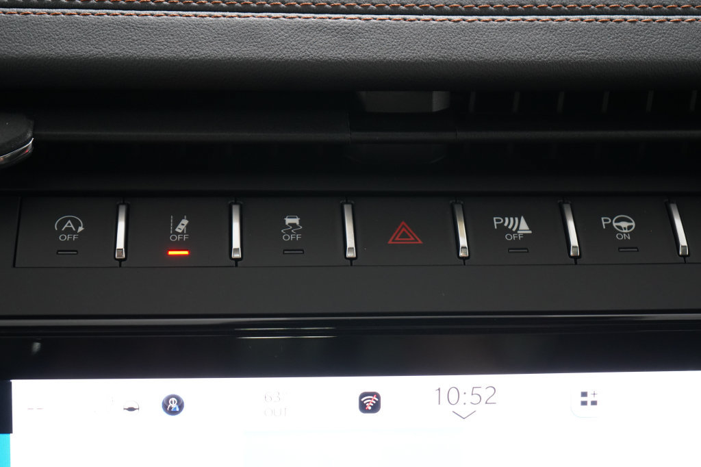 Used 2024 Chrysler Pacifica Limited w/ Uconnect Theater Family Group FWD image 27