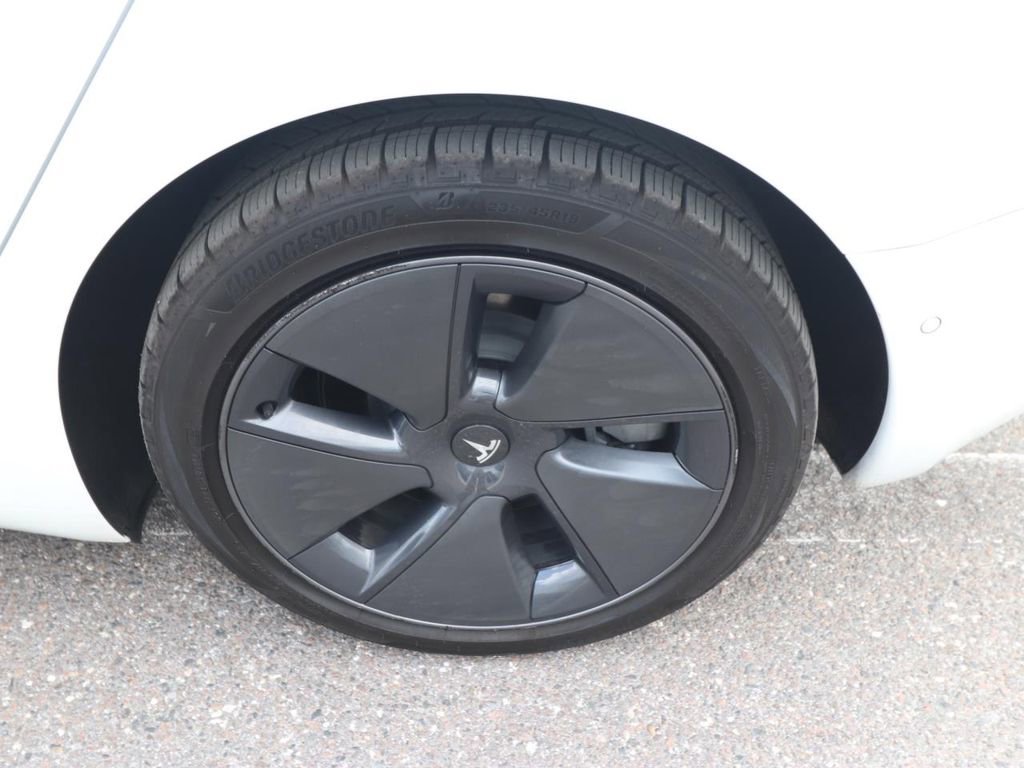 Used 2022 Tesla Model 3 Long Range AWD/4WD image 15