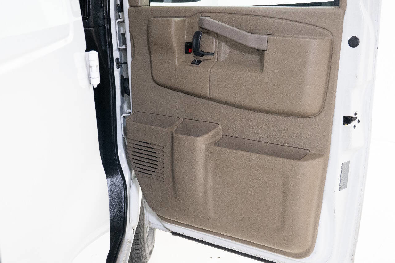 Used 2017 Chevrolet Express 2500 image 28