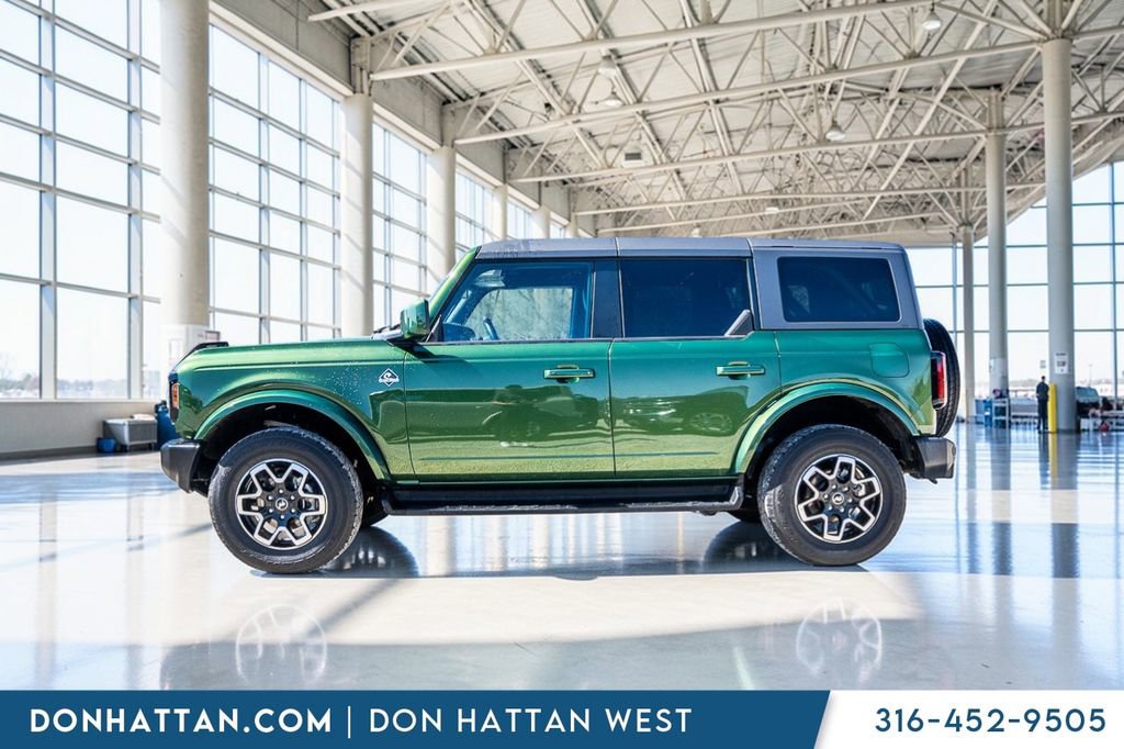 Used 2025 Ford Bronco Outer Banks image 2