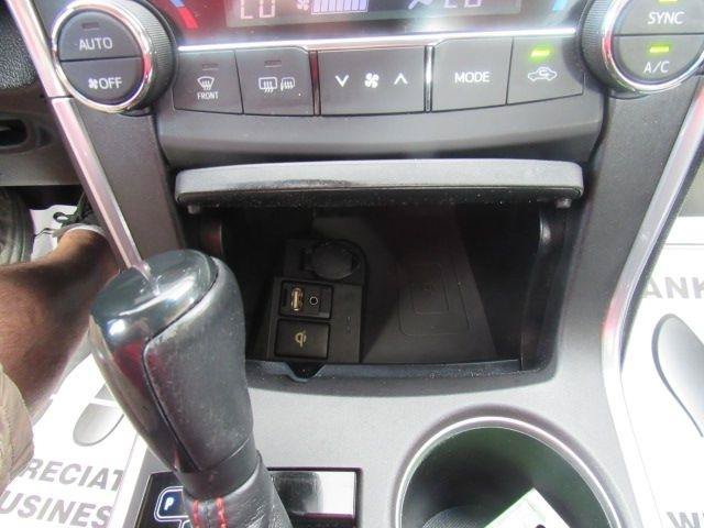 Used 2015 Toyota Camry XSE FWD image 37