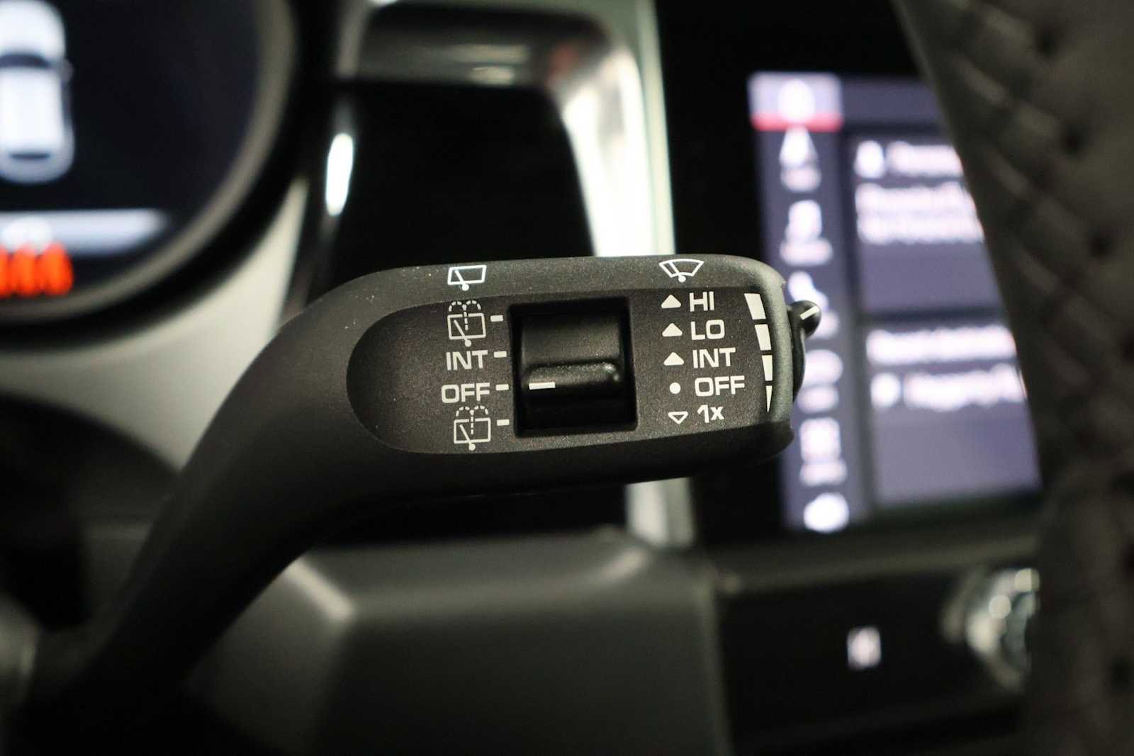 Used 2026 Porsche Macan AWD/4WD image 30