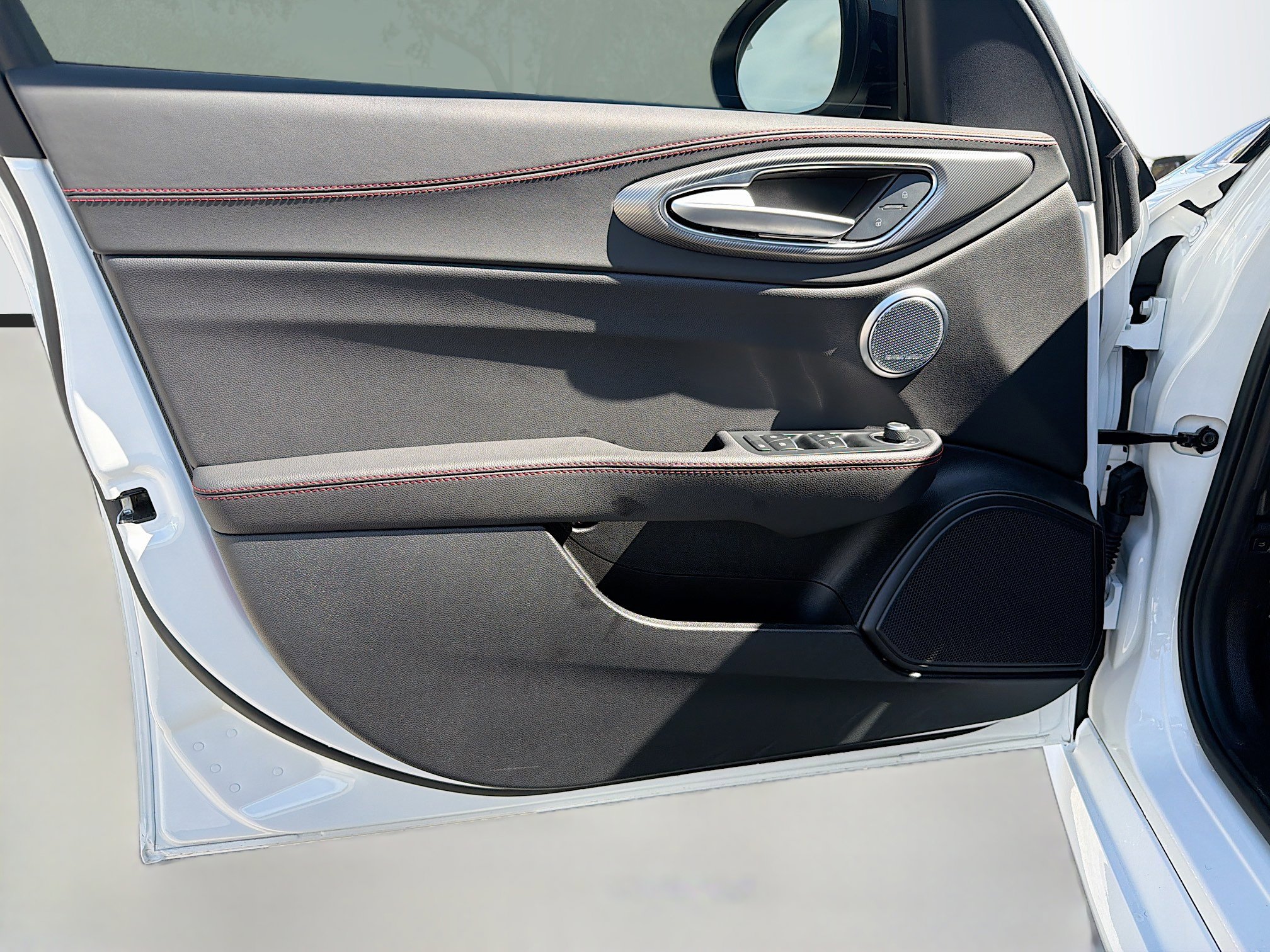 Used 2025 Alfa Romeo Giulia AWD w/ Driving Assist Package image 21