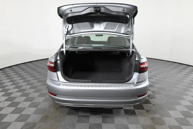 Used 2021 Volkswagen Jetta SE image 9
