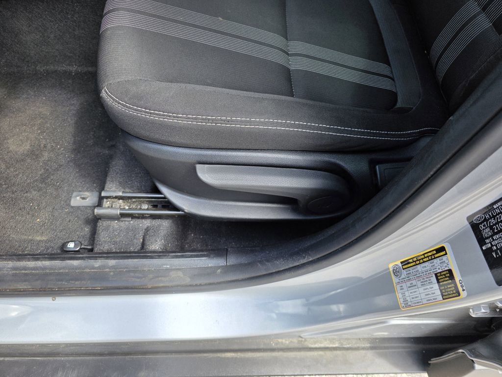 Used 2023 Hyundai Venue SEL FWD image 18