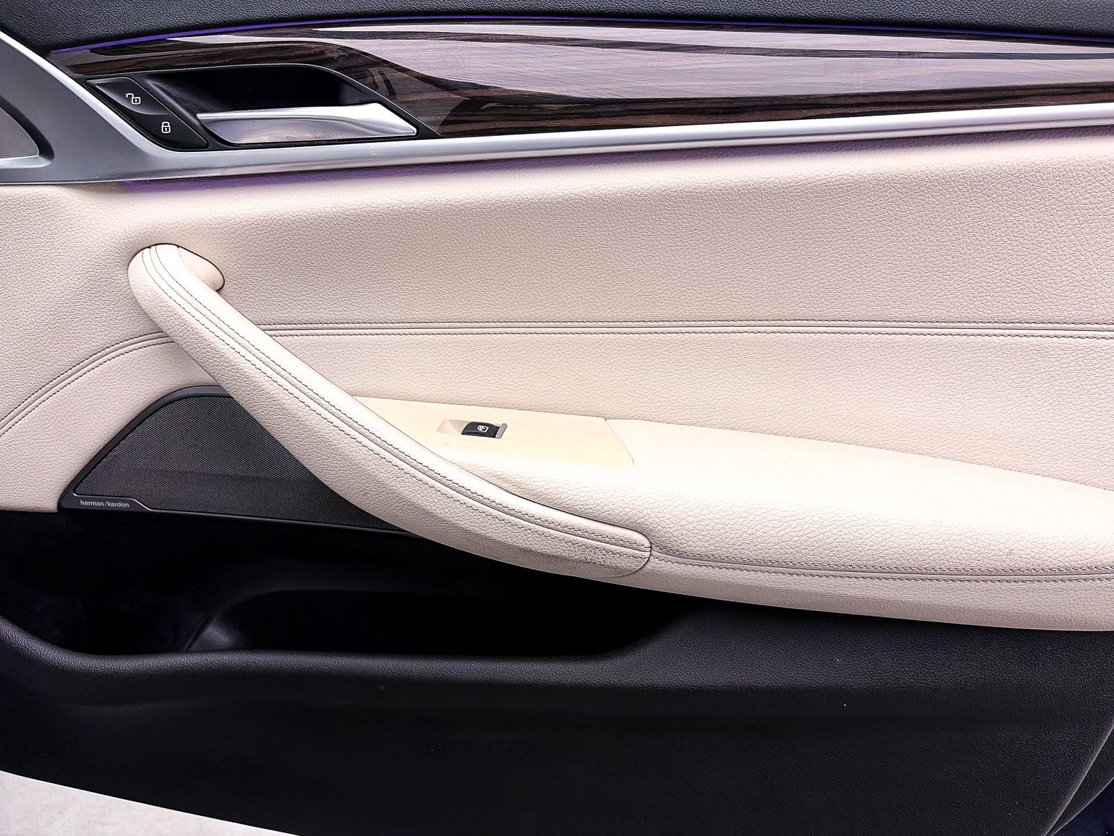 Used 2019 BMW 540i w/ Executive Package image 30