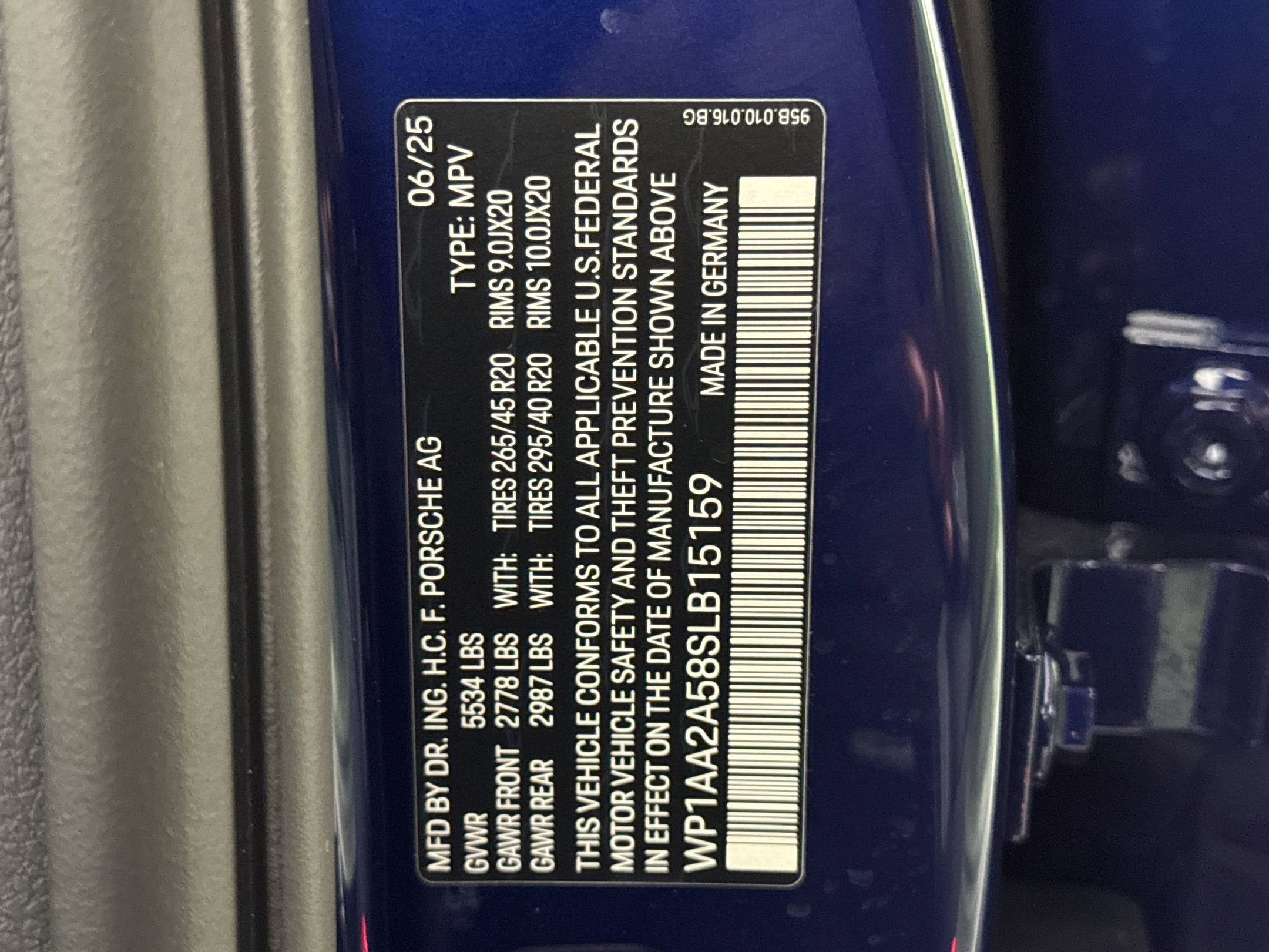 Certified 2025 Porsche Macan image 21