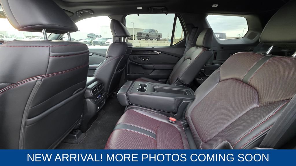 Used 2025 Honda Pilot Black Edition image 13