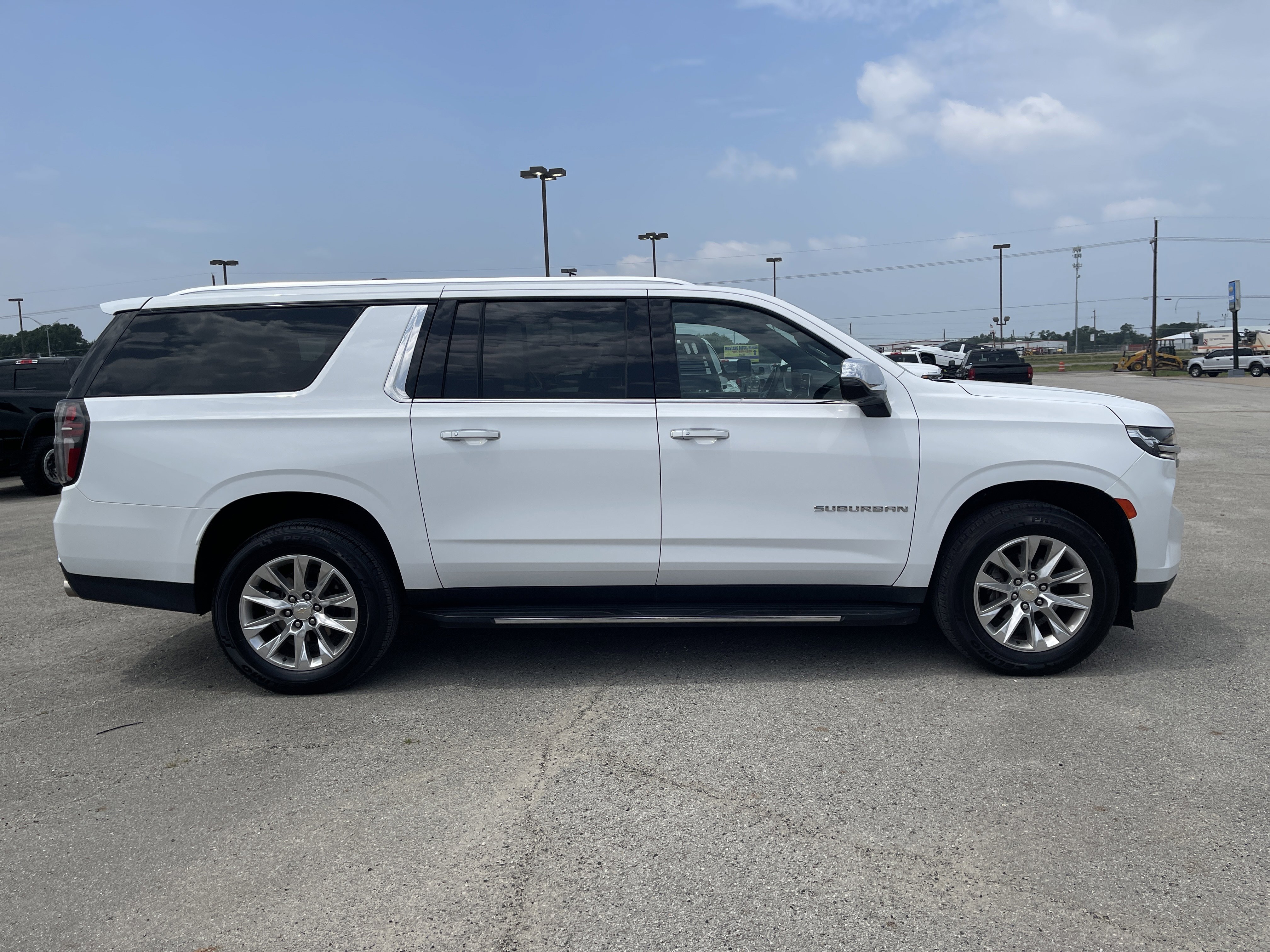 Used 2023 Chevrolet Suburban Premier AWD/4WD image 3