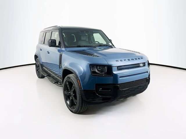 Used 2025 Land Rover Defender 110 X-Dynamic SE image 3