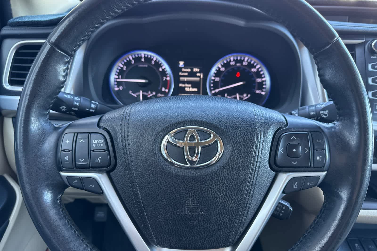 Used 2019 Toyota Highlander Limited Platinum AWD/4WD image 25