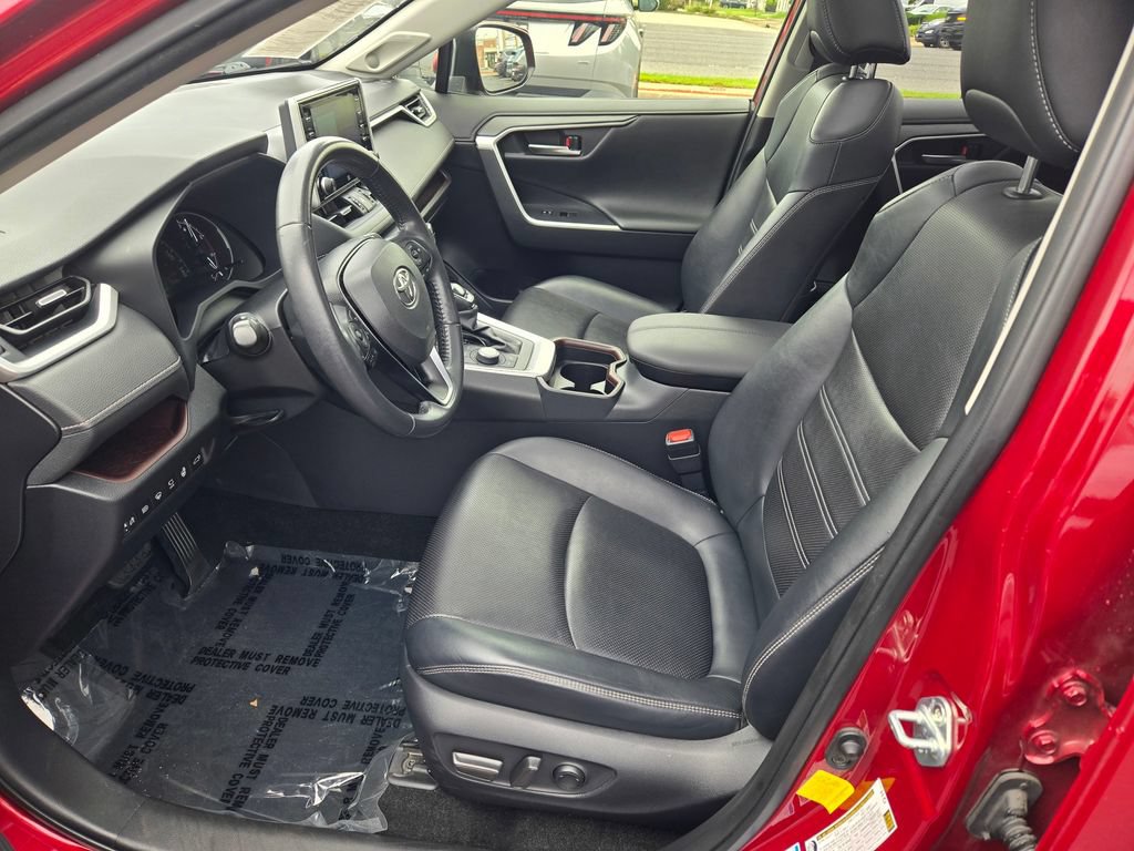 Used 2020 Toyota RAV4 Limited AWD/4WD image 32
