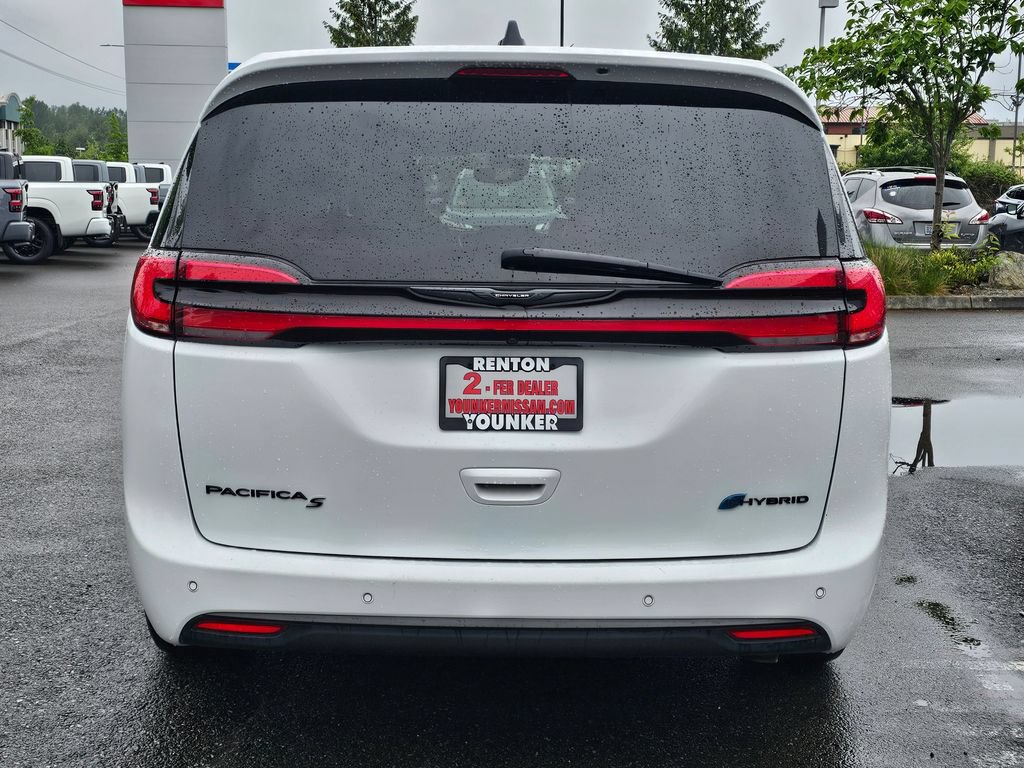 Used 2024 Chrysler Pacifica Limited FWD image 6