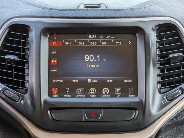 Used 2017 Jeep Cherokee Latitude w/ Cold Weather Group AWD/4WD image 15