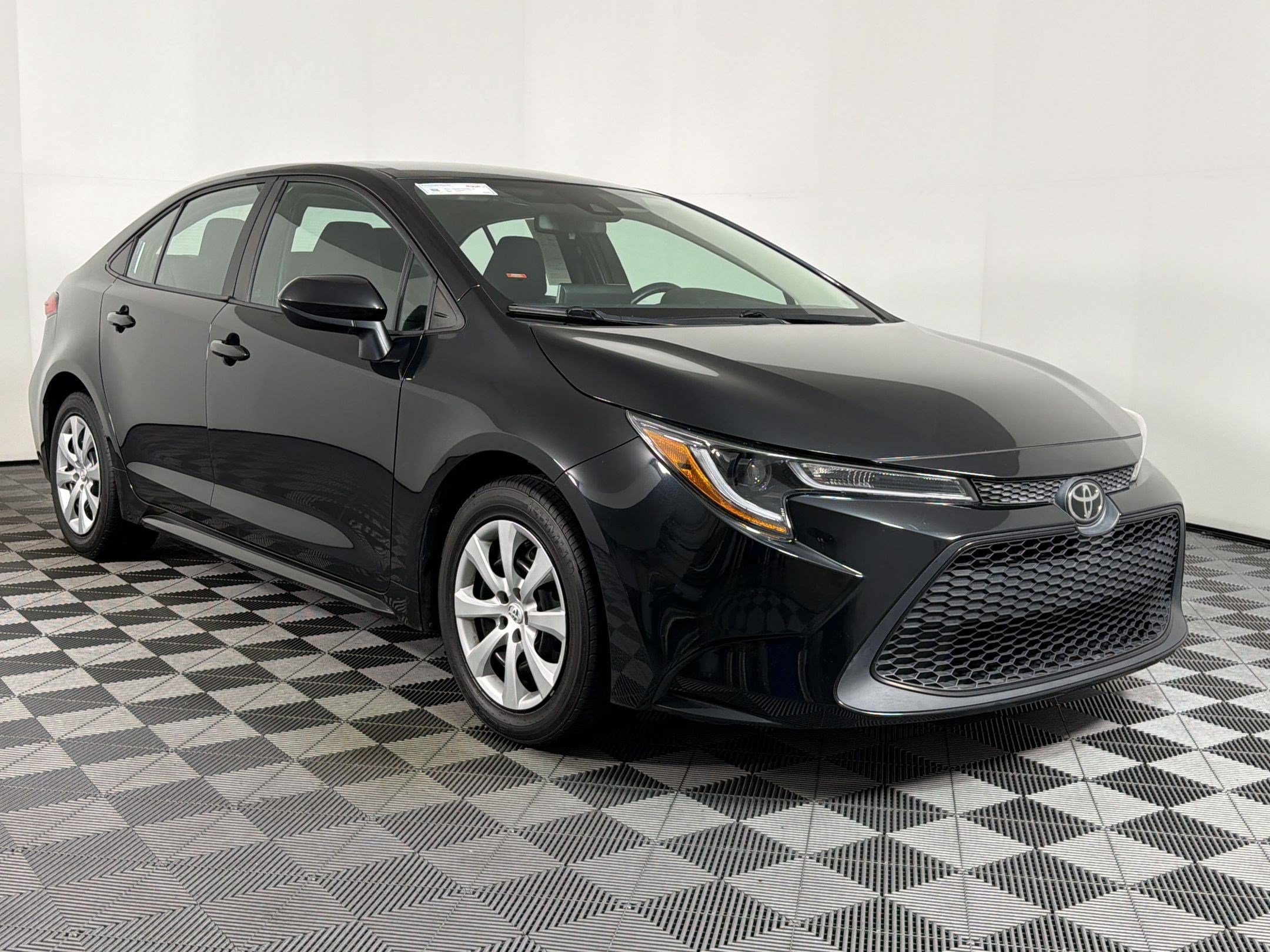 Used 2020 Toyota Corolla LE FWD image 22