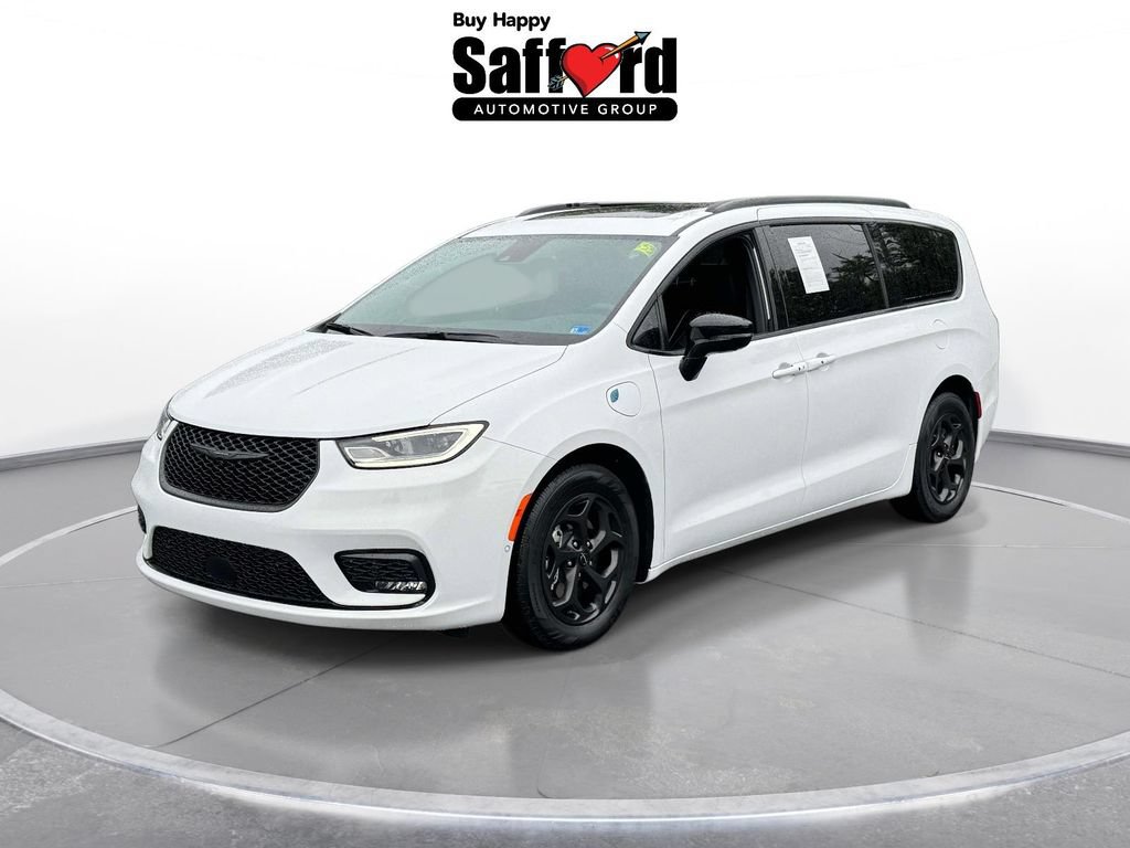 Used 2025 Chrysler Pacifica Premium