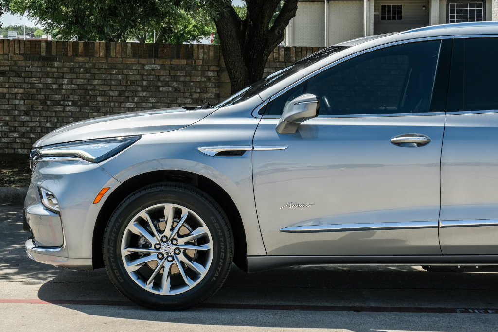Used 2024 Buick Enclave Avenir w/ Avenir Technology Package FWD image 22