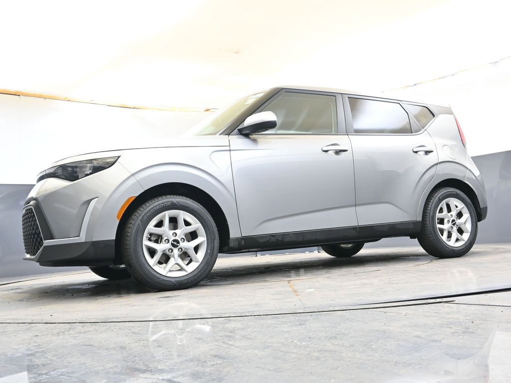 Used 2025 Kia Soul LX w/ LX Technology Package FWD image 29
