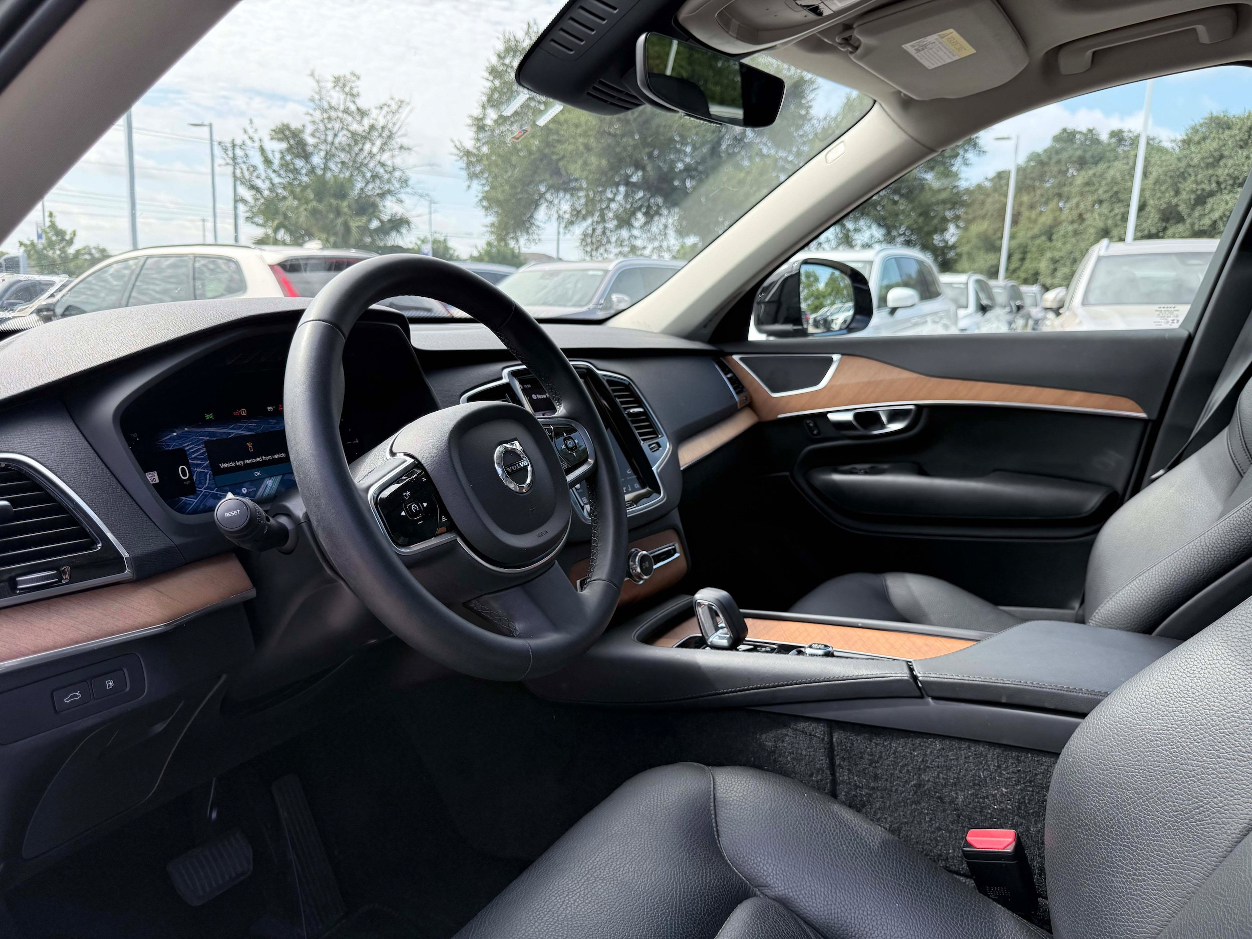 Certified 2023 Volvo XC90 T8 Plus AWD/4WD image 12