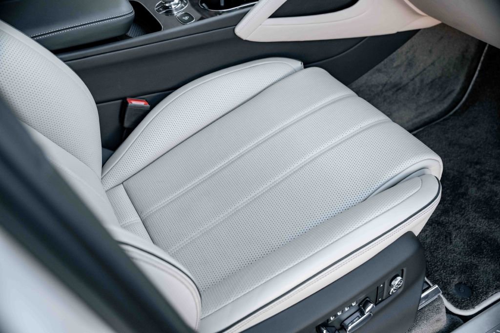 Used 2021 Bentley Bentayga image 37